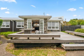 Mid-Century Charm - Taupo Holiday Home